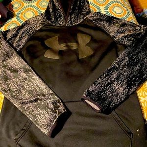 YXL UNDER ARMOUR HOODIE barely worn